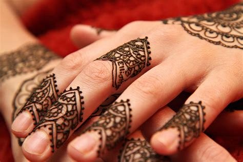9_70 Gorgeous Back Hand Mehndi Designs That Stole Our Hearts  Pyaari