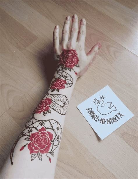 1_Snake Mehndi Design Images Snake Henna Design Ideas