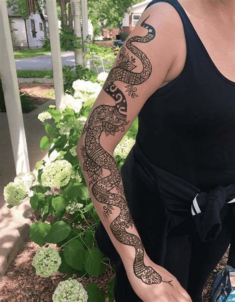 2_Snake Mehndi Design Images Snake Henna Design Ideas