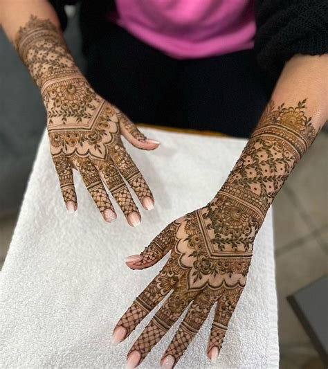 12_30 Simple Mehndi Designs For Hands That Work Wonders For The Bride And