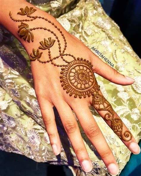 11_9 Stunning Glitter Mehndi Designs with Pictures  Styles At Life