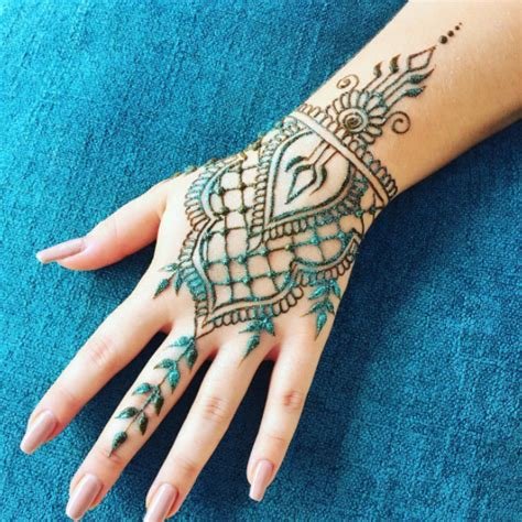 5_14 Glitter Henna Designs Giving Us Serious Sparkle Envy