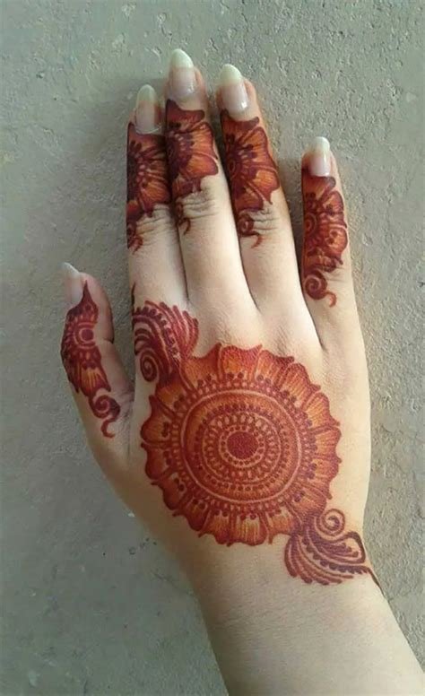 1_20 Latest Kashmiri Mehndi Designs That Look Simple