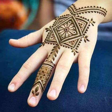 7_Latest Mehndi Designs 2020  60 Simple And New Mehendi Designs