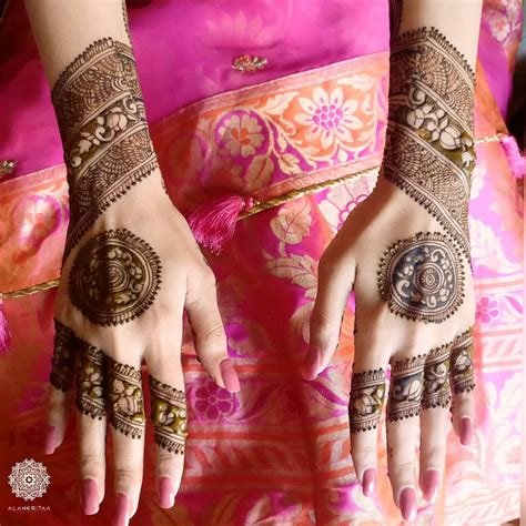 4_12 Stunning Bracelet Mehndi Design That Are Simple Quick and