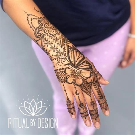 9_27 Stunning Butterfly Mehndi Designs Simple And Unique  Fabbon