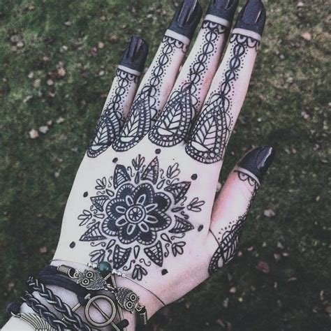 11_35 Simple Henna Tattoo Designs to Show Off in Warm Weather