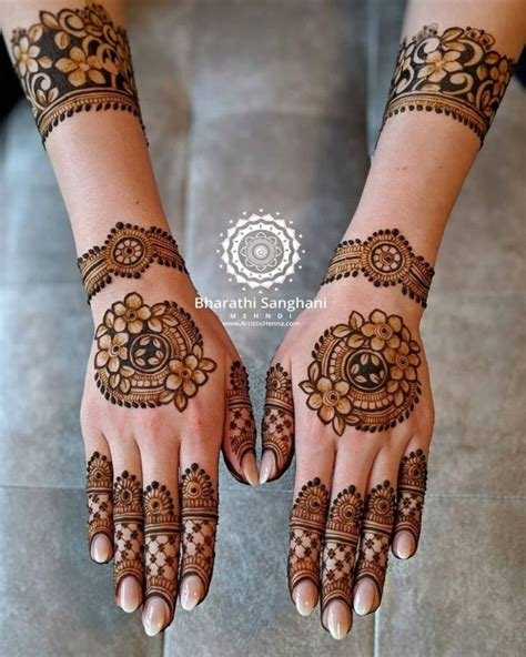 2_Stunning Mehendi Designs For The Sister Of The Bride  Bridesmaids