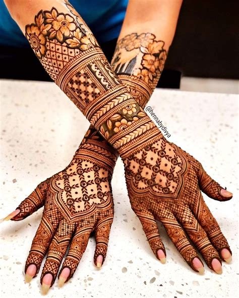 4_20 Striking One Side Mehndi Designs for BFFs of the Bride or Groom