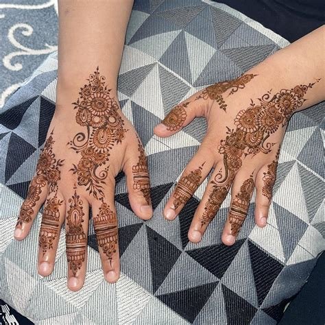 5_51 Easy  Simple Mehndi Designs for Kids