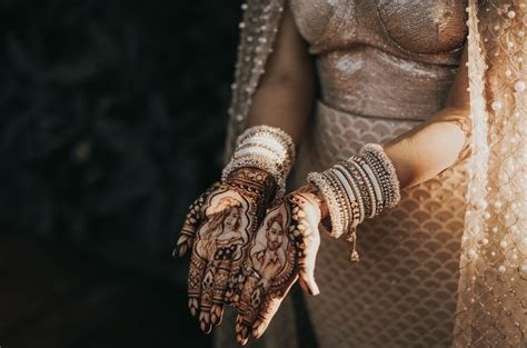 5_17 Unique Mehndi Designs To Refresh And Overhaul Your Bridal Henna